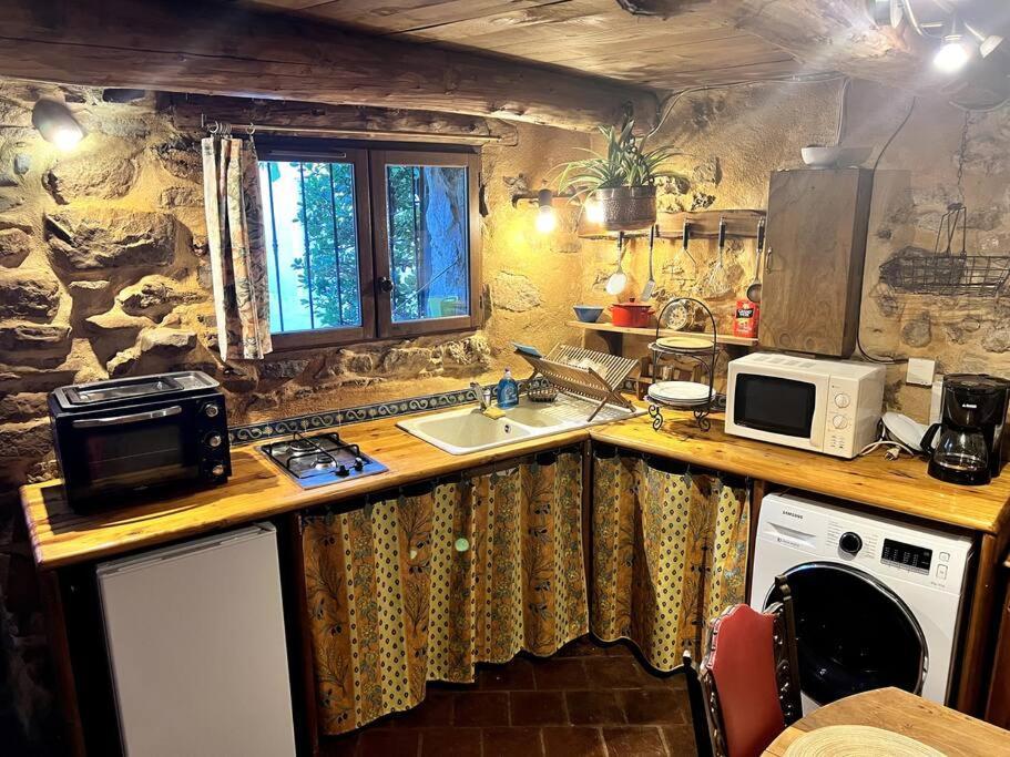 La Maison De Blanche Neige Assignan Экстерьер фото